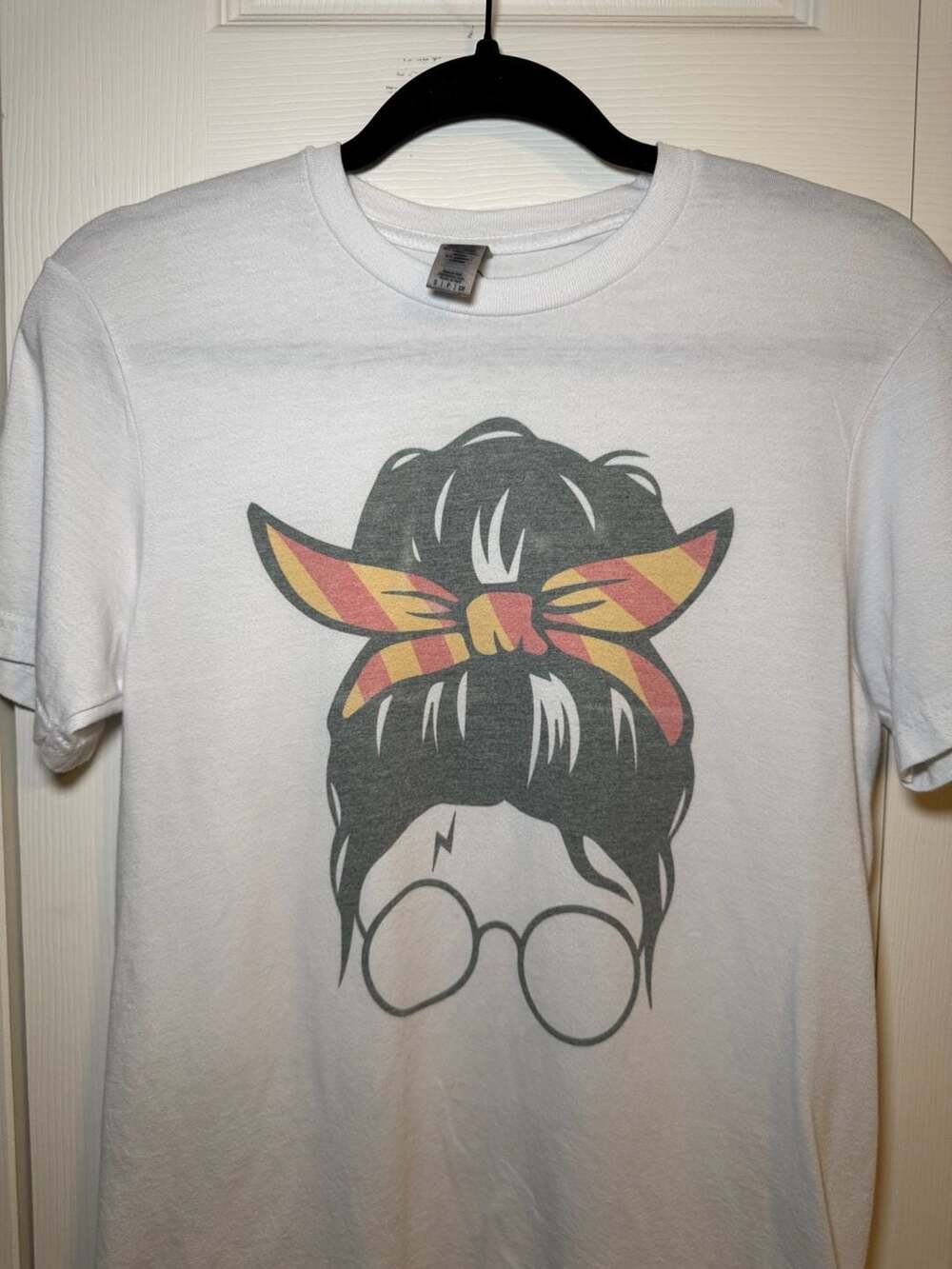 Par-Tee Designs Potterhead Messy Bun Size S White T-Shirt